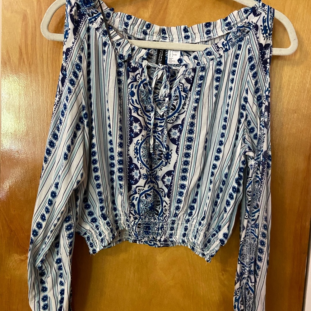 Cold shoulder and off shoulder cropped blouse